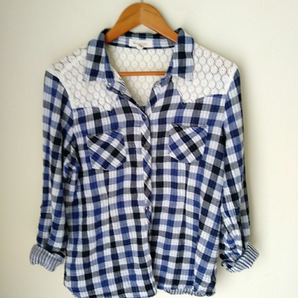 Two by Vince Camuto Tops - Vince Camuto button down shirt Large